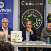 Ce lundi 20 octobre, nous avons eu le plaisir d’accueillir, à Decazeville, la conférence de presse annonçant la présence du Pavillon collectif “Fabriqué en Aveyron” au Salon du Made in France, qui se tiendra à Paris du 6 au 9 novembre prochains 🇫🇷

Aux côtés d’Arnaud Viala, Président du Département de l’Aveyron, et de Jean-Luc Calmelly, Président d’Aveyron Attractivité Tourisme, cette rencontre a mis en lumière les entreprises aveyronnaises qui feront briller notre territoire sur ce pavillon commun 

Nous avons eu à cœur de faire découvrir les coulisses de Marie de Livinhac, notre ancrage local et notre engagement pour une production 100 % aveyronnaise et de qualité.

Un grand merci aux représentants institutionnels, aux médias et à toutes les entreprises participantes pour leur présence et leur enthousiasme !

Un honneur d’avoir accueilli cet événement ici, à Decazeville au cœur de notre site de production.

Cap sur Paris maintenant, pour faire rayonner ensemble l’Aveyron ! ✨

#mariedelivinhac #madeinfrance #aveyron #terroir